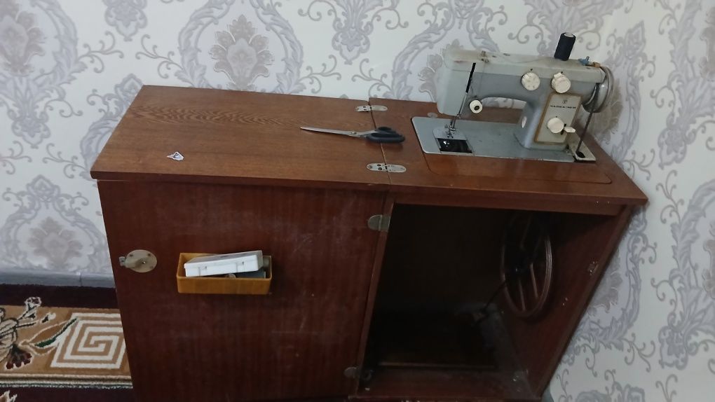 Чайка тикув машинаси сотилади СССР бакувват ишланган
