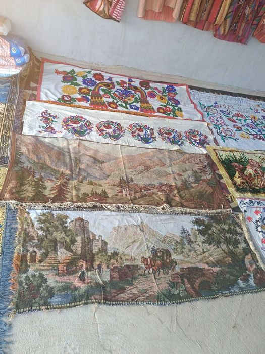 Paranji va kashtali qoʻl mexnati jelaklar va kashta va goplinlar