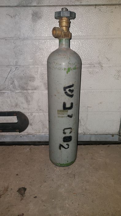 Баллон маленький  для углекислоты  обмен на кислородный
