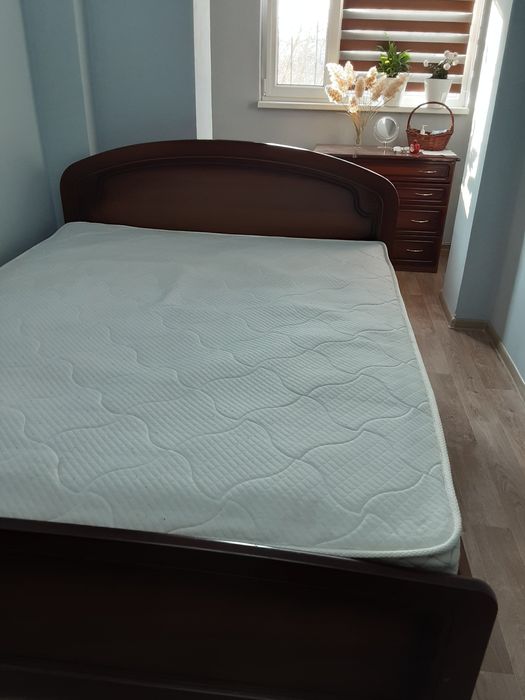 Кровать 160×200 в отличном состоянии с матрасом.