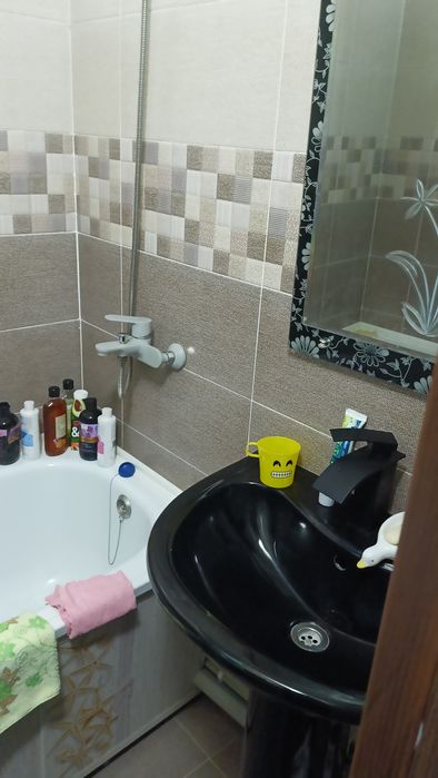 Продам трёхкомнатную благоустроенную квпртиру с евроремонтомроенную кв