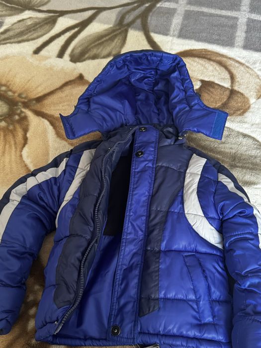 Продам куртку на мальчика 4-5 лет