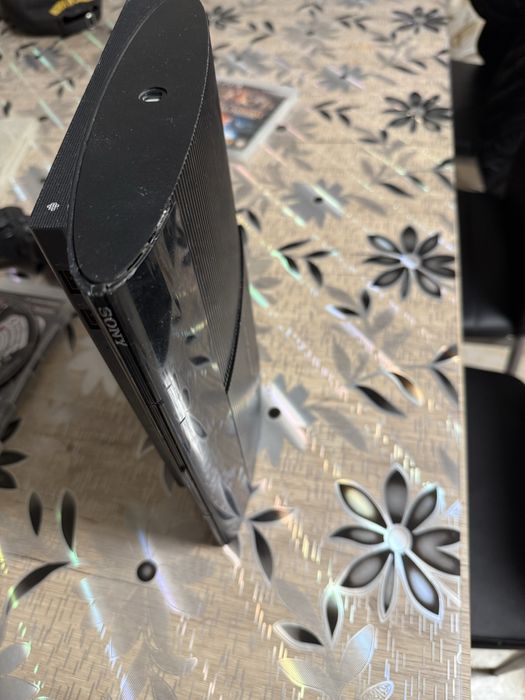 Vând Playstation 3 super slim in stare foarte buna