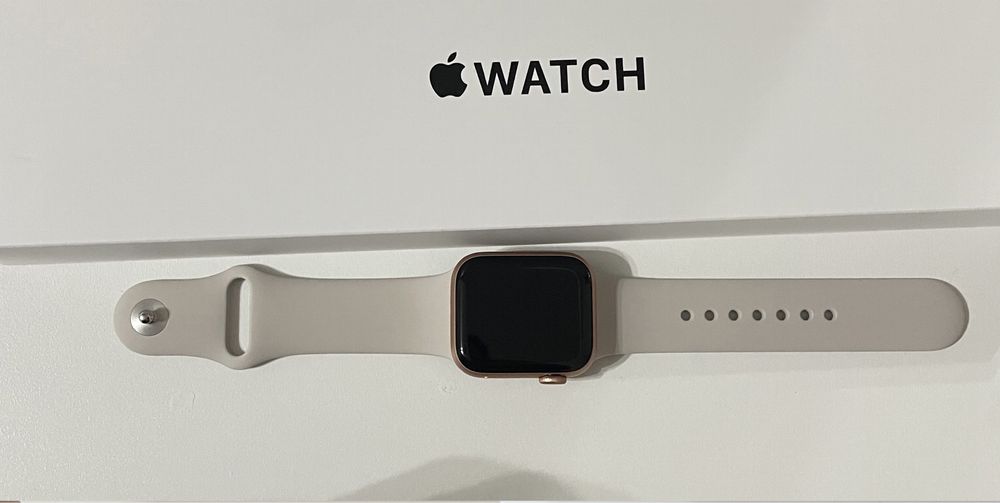 Apple Watch 40mm Gold Aluminum Casr Starlight Sport Band