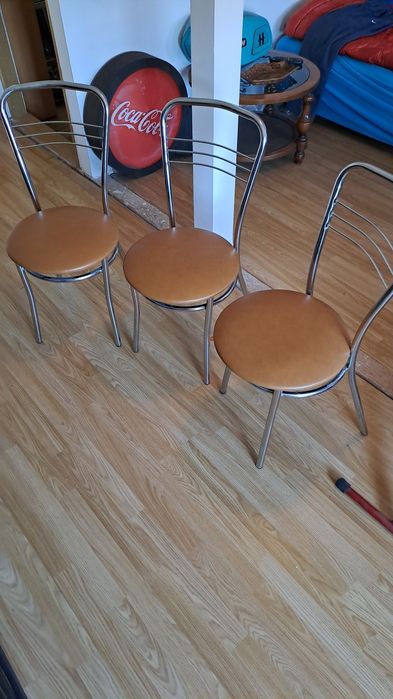 Scaune din inox și lemn