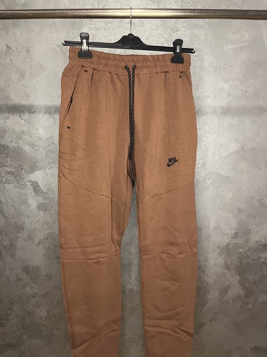 Nike Tech Fleece Екип Кафяв