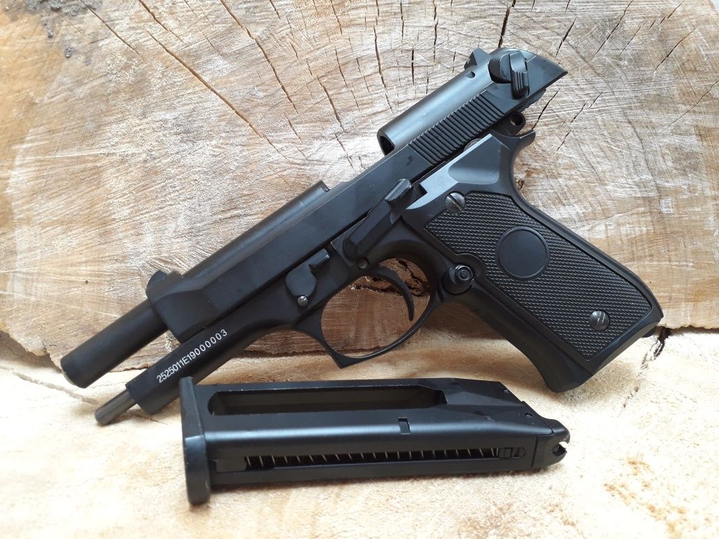 4.5J upgradat Pistol Beretta M9 airsoft FullMetal Co2 GBB cutie CADOU