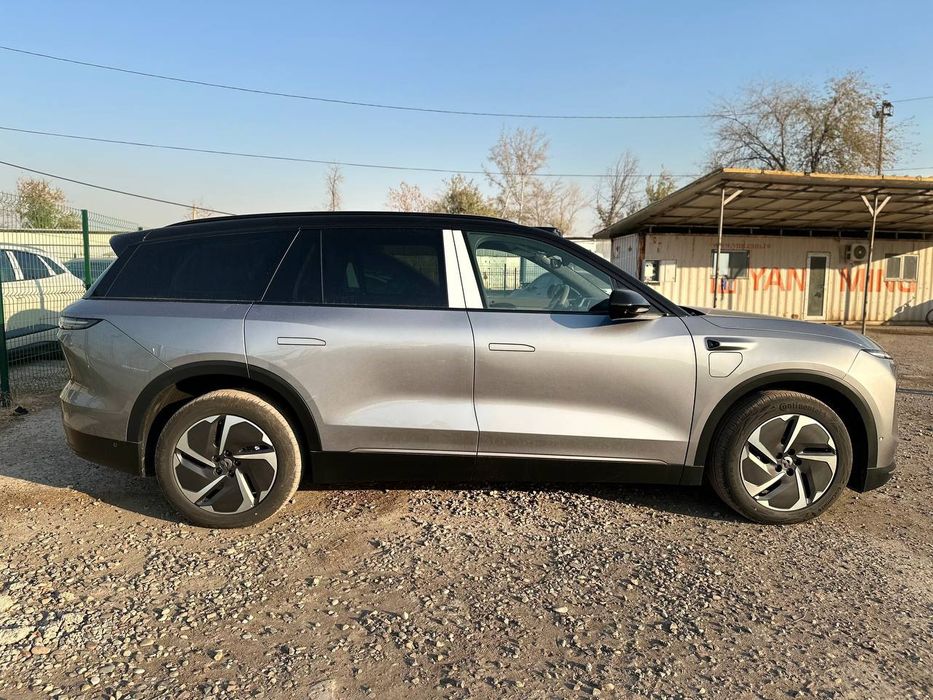 NIO kompaniyasiga qarashli  EL 8 model