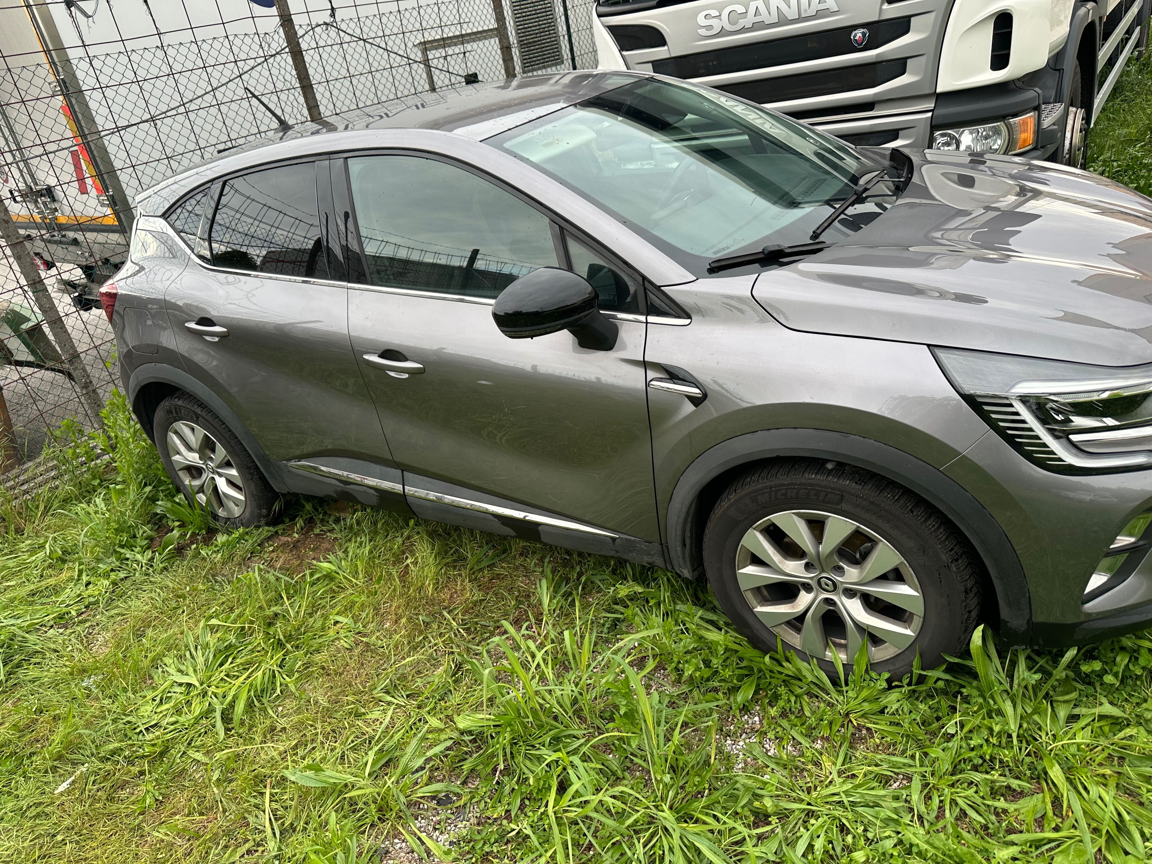 Renault Captur 1.6 PHEV E-Tech Intens CUTIE DE VITEZA defecta