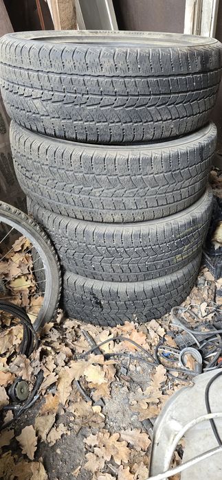 Продам комплект резины