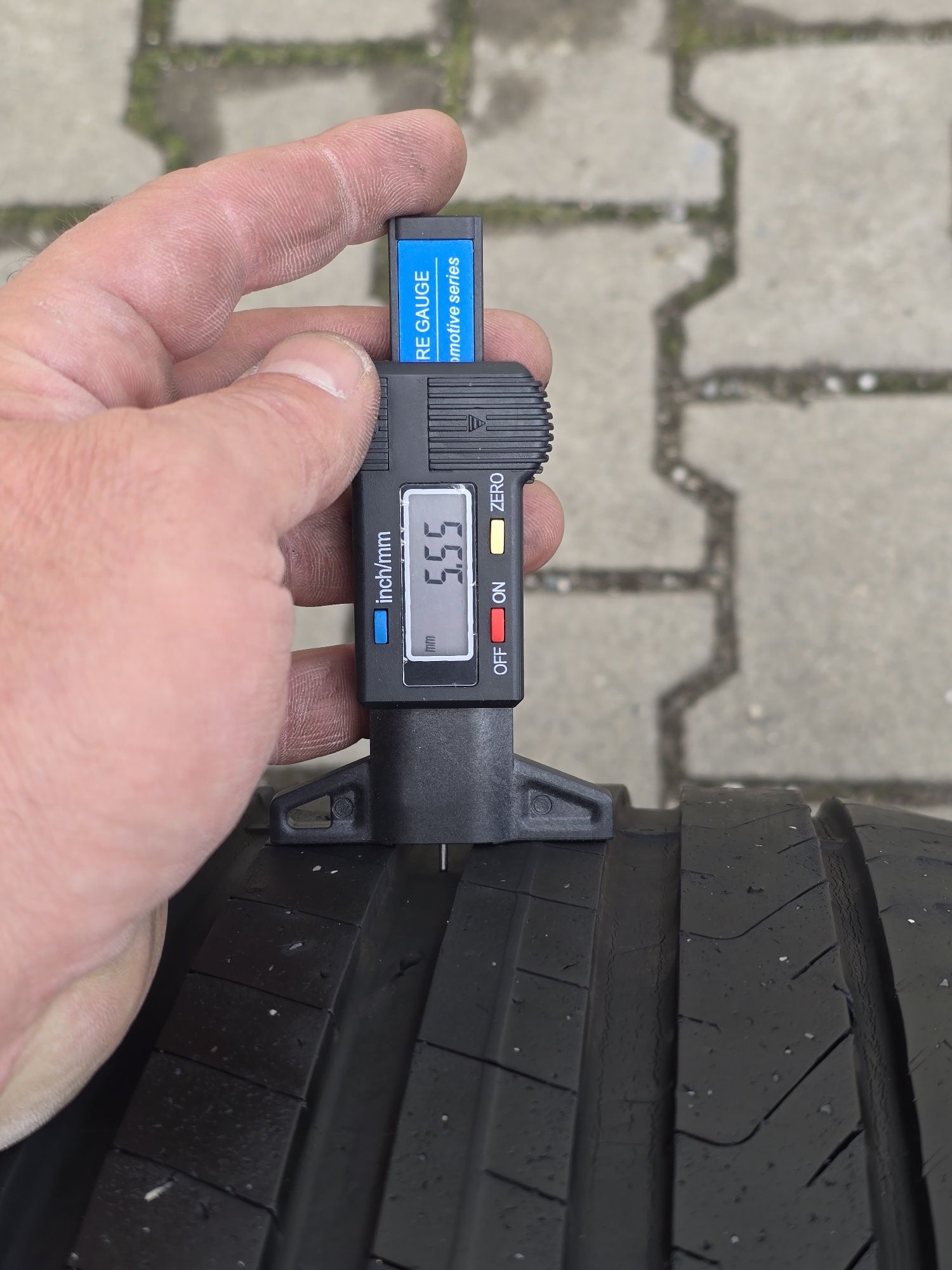 225 40 18 Pirelli