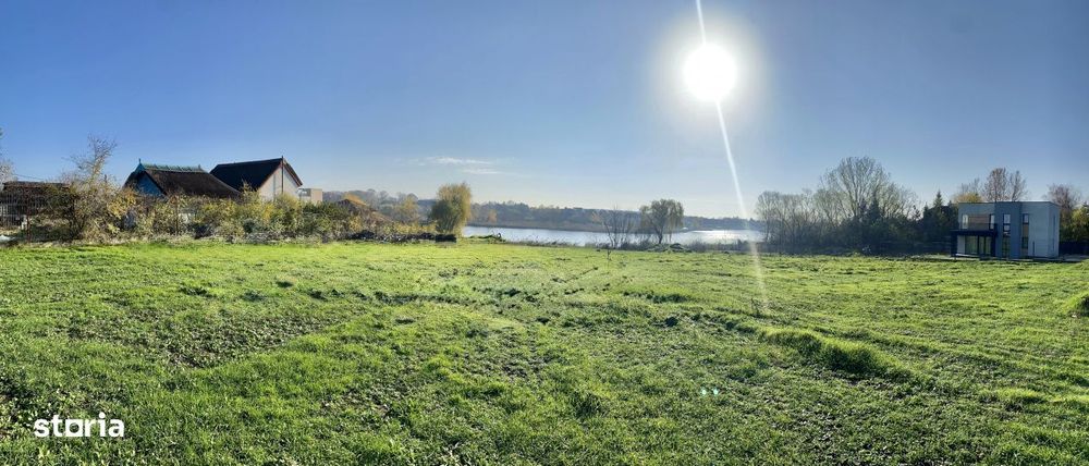Teren vedere panoramica partial lac si padure, central, toate utilitat