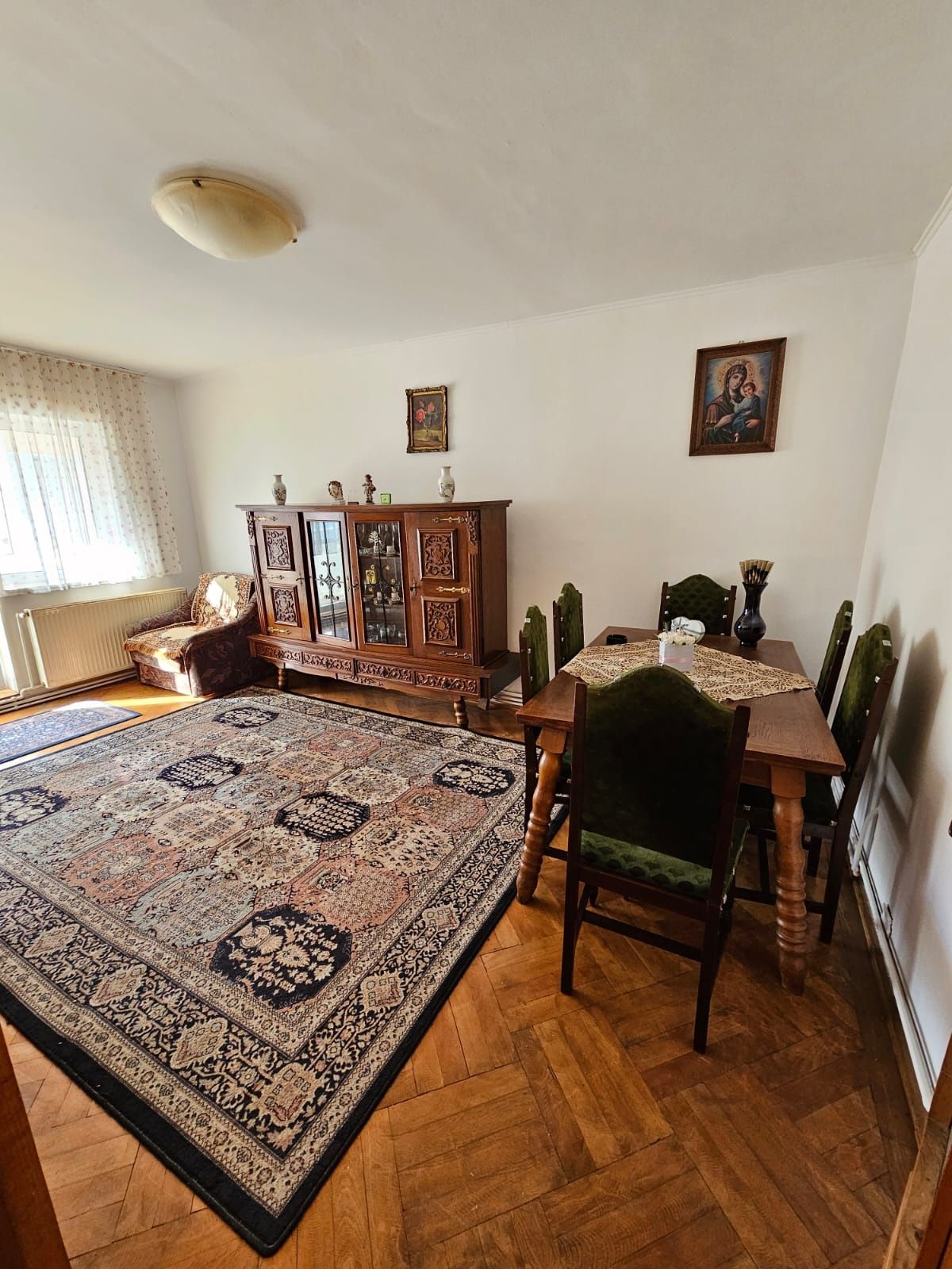 Închiriez apartament școală de inot