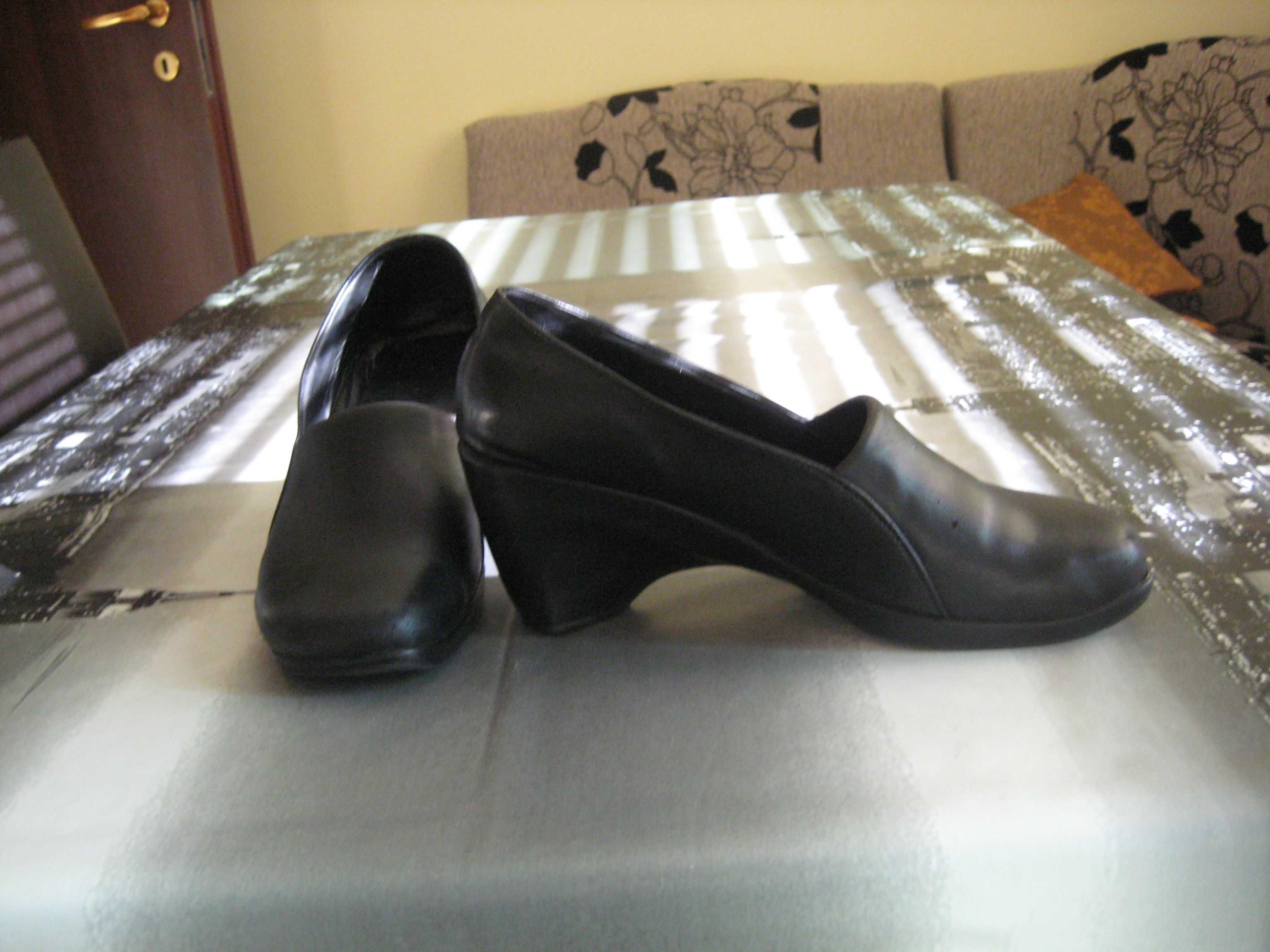 Дамски обувки черни - номер 39