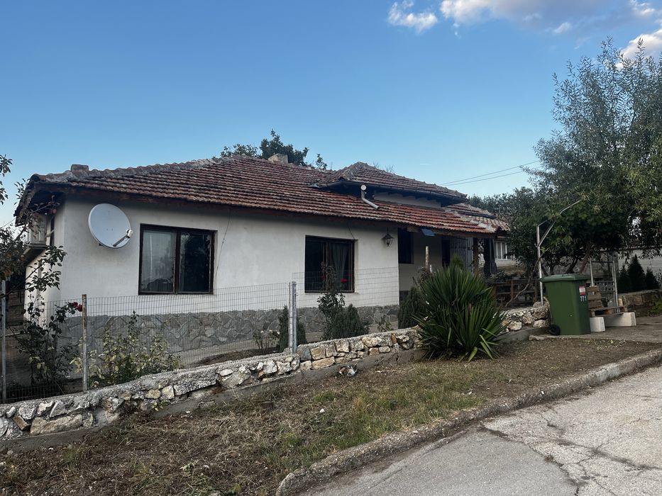 Продава се къща в гр. Главиница