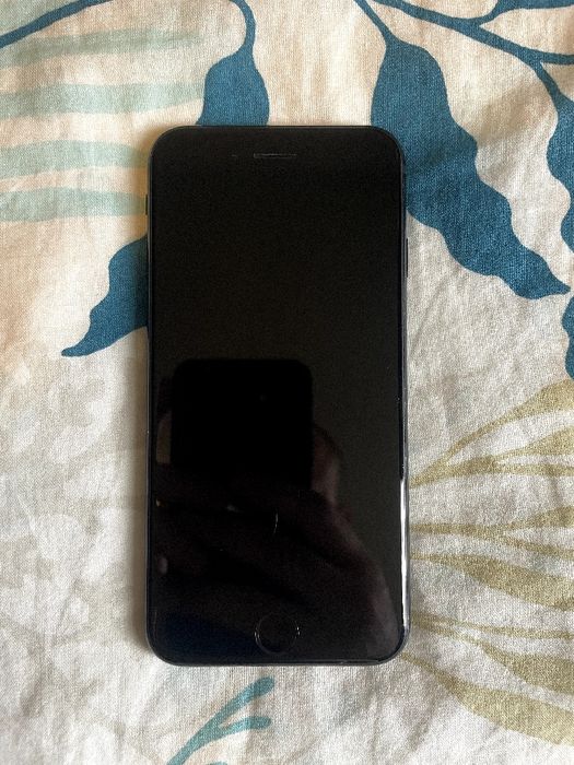iPhone SE 3 2022 128GB Напълно Отключен