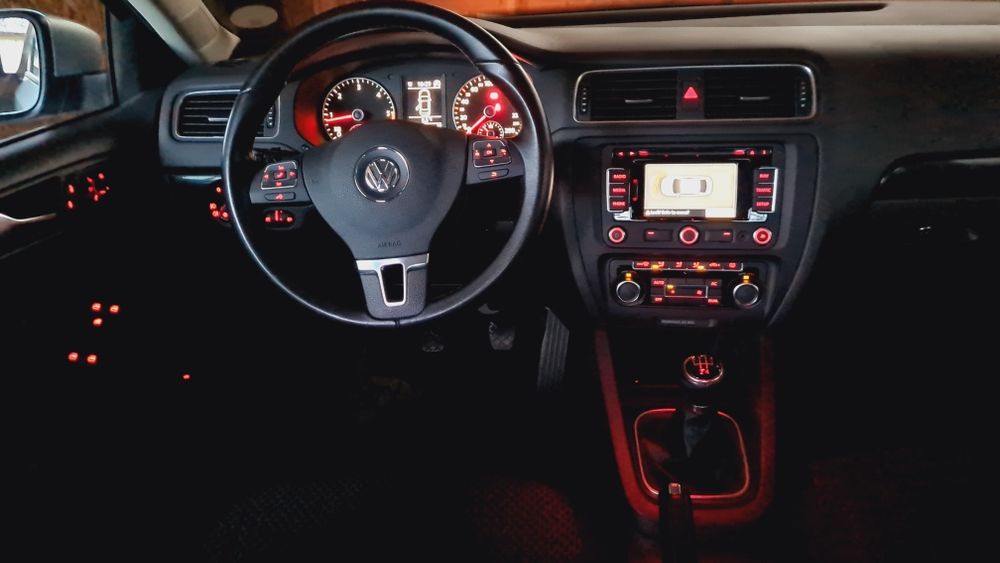 VW JETTA 1.6 TDI , an 2011/ 11, clima/navi/Senzori