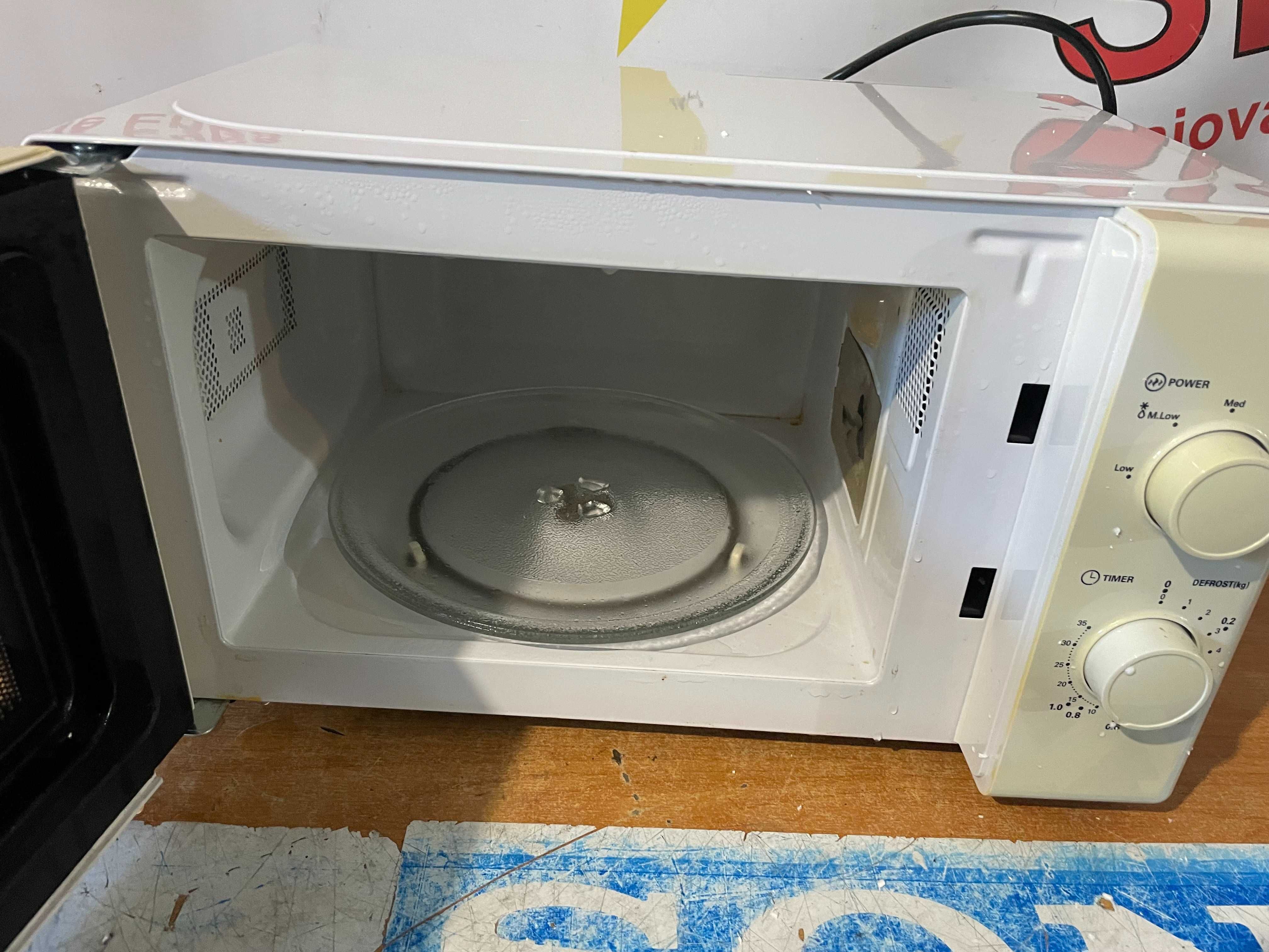 Cuptor cu microunde -Dezghetare KNAU  700W, 20 L, Garantie 2 ani