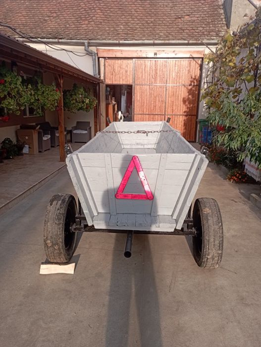 Căruț pentru tractor