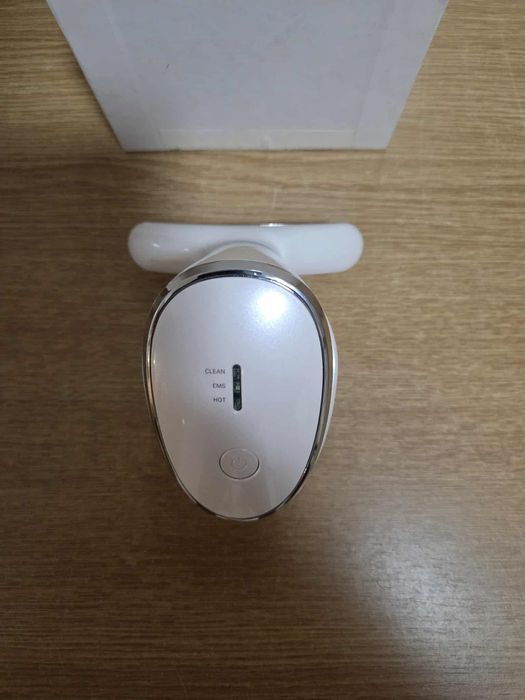 Масажор за лице, шия, лице против бръчки, 7 цвята, електрически масажо