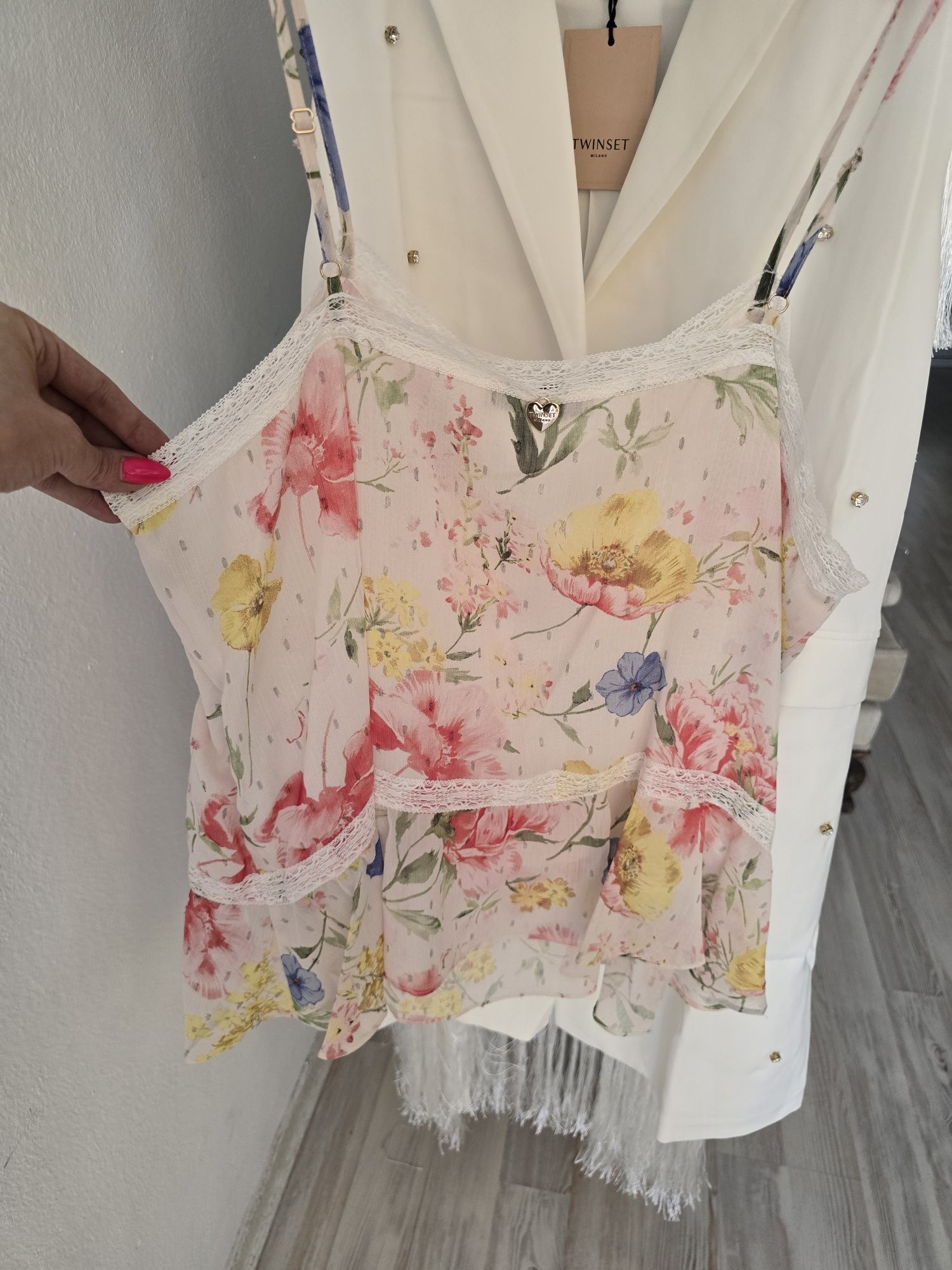 Топ/потник с флорални мотиви и дантела, Twinset,размер L/XL,XXL,ново!
