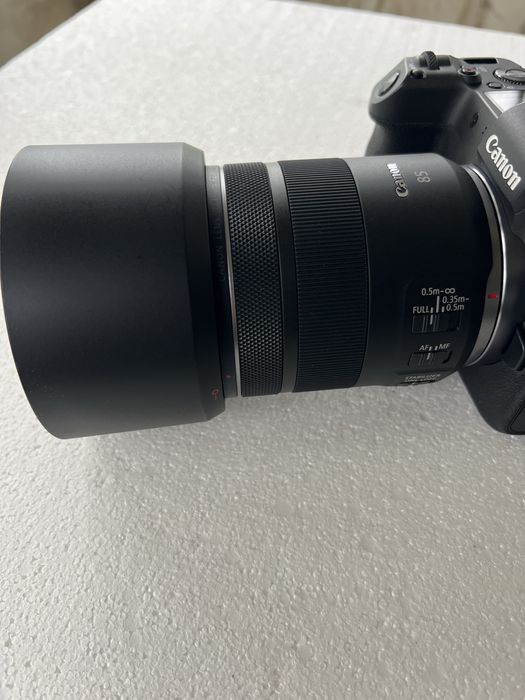 Obiecv Canon RF 85mm F2 Macro IS STM