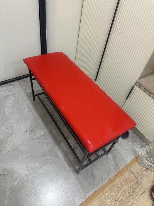 Подставка для обуви с креслом и стулья