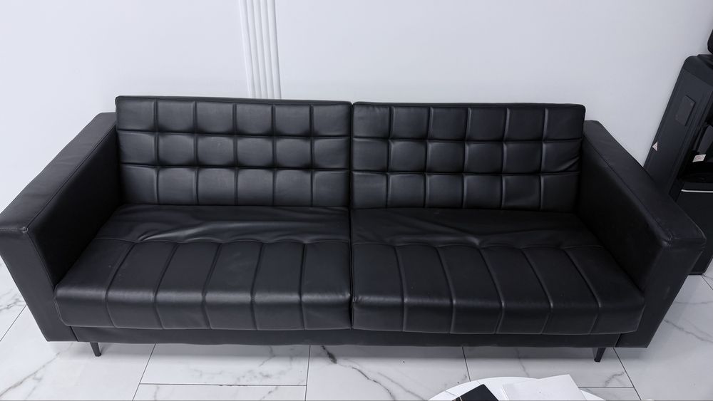 Продается диван в хороший состоянии