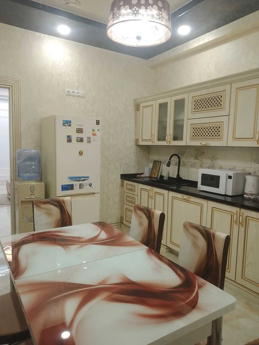 Chorsu Ganga 4 xonalik 120kv kvartira beriladi Toshkent city oldida