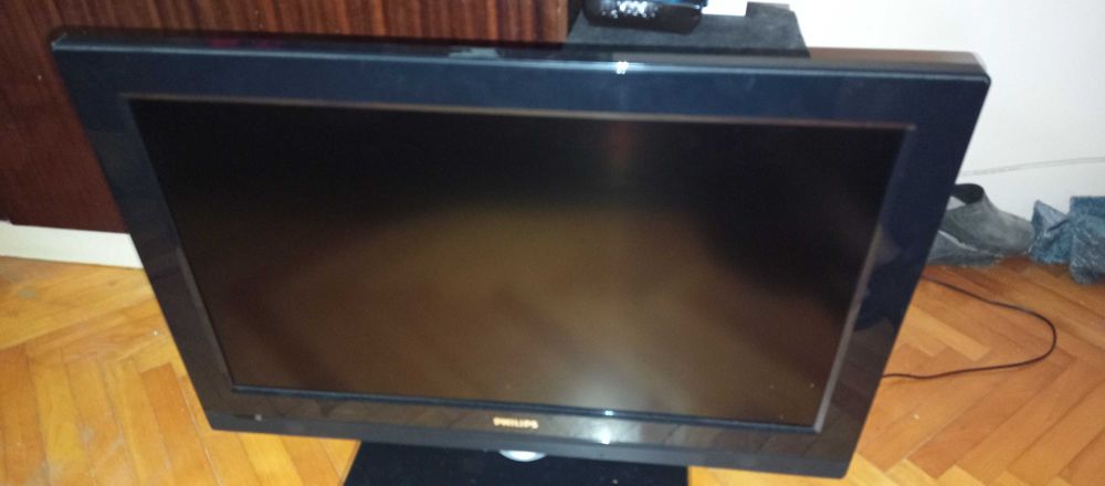 телевизор Philips модел 32pfl3312/10 HDMI подържа кабелна и eon тв