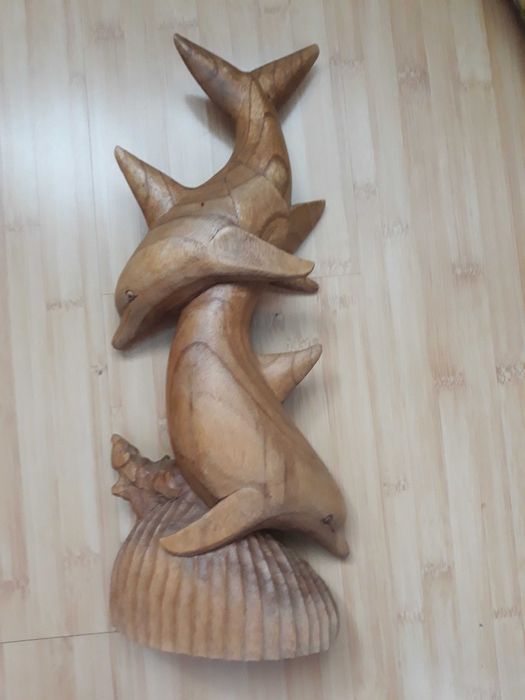 scuptura lemn , delfinii