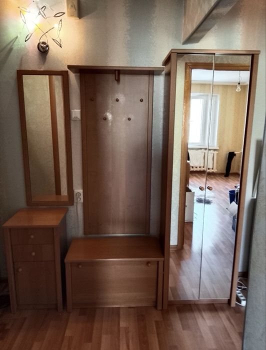 прихожая продам срочно