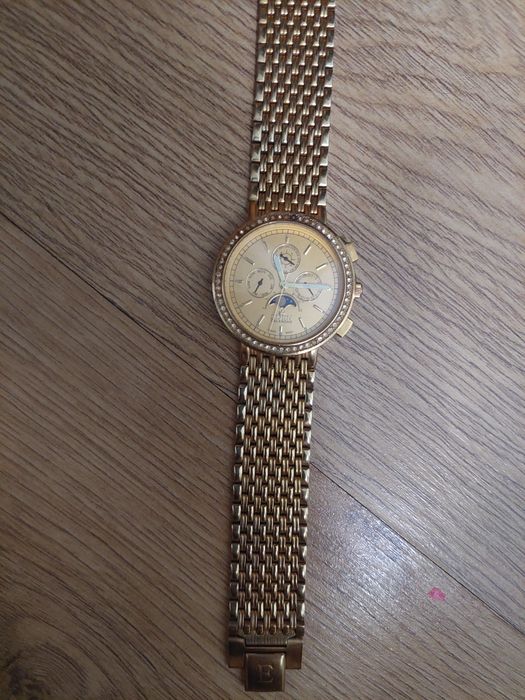 Ceas de mână auriu