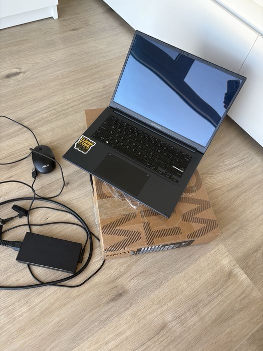 Laptop Asus Vivo Book , laptop accesorii cutie