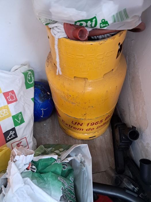 Vand butelie galbena