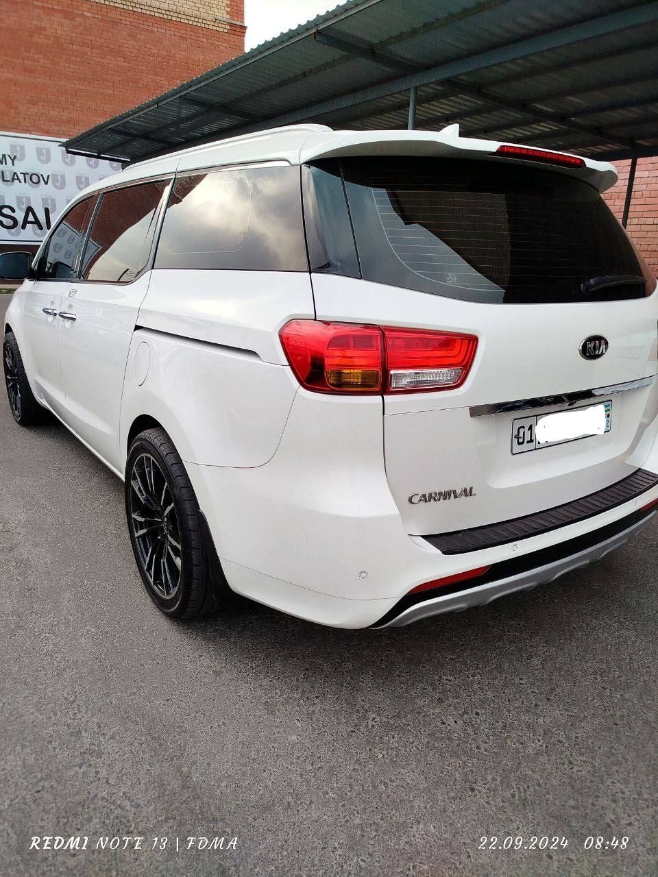 Продам Kia Carnival