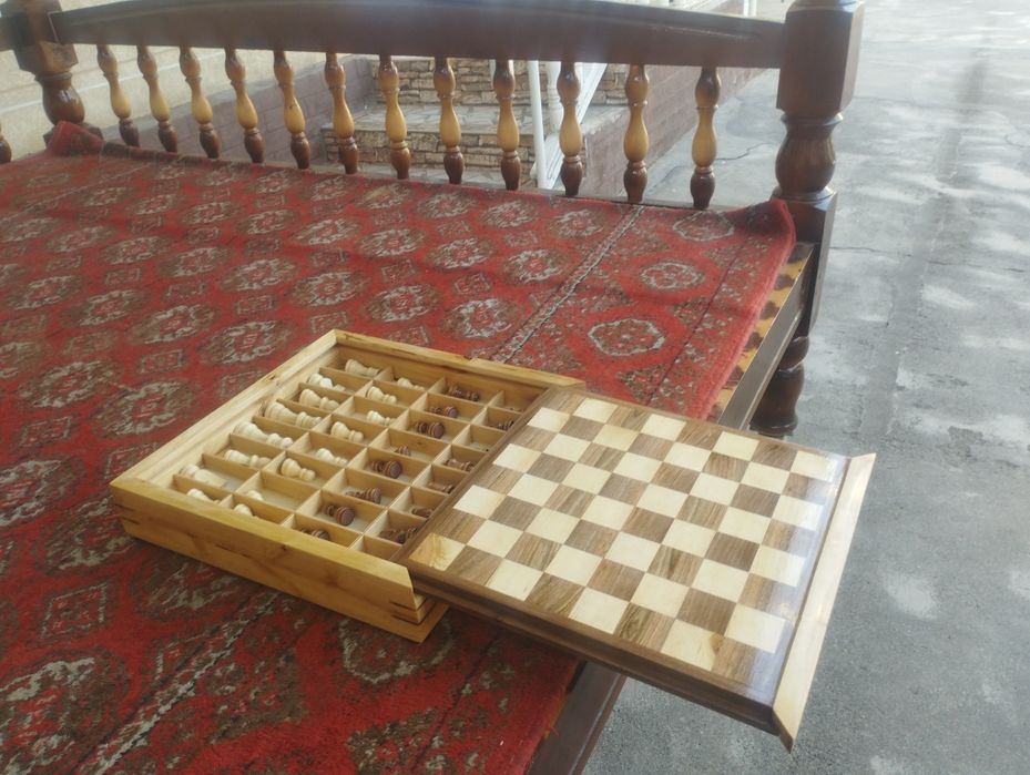 Shaxmat doskasi oynash uchun