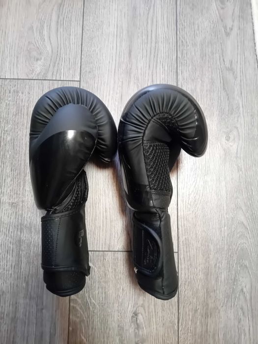 Боксови ръкавици 14oz, протектори за крака SZ