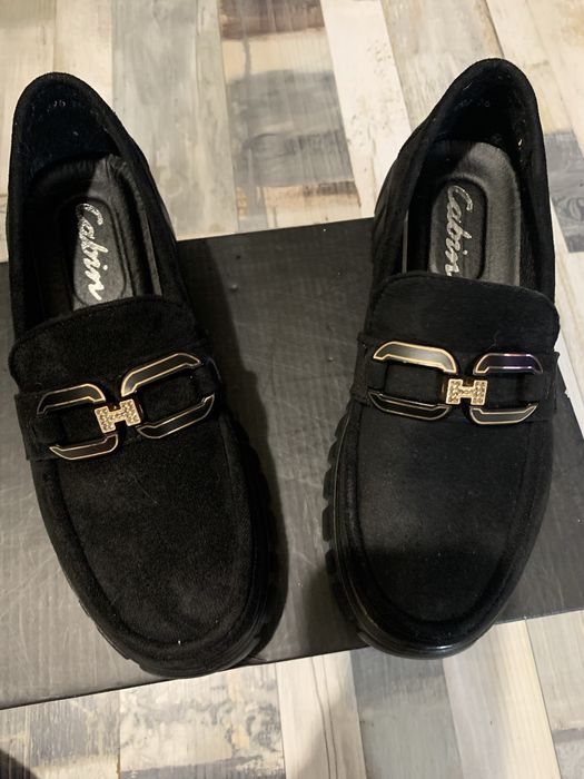 Черни затворени дамски обувки – чисто нови