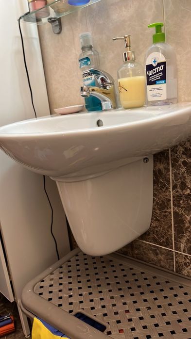 Мивка за баня с пиедестал и смесител