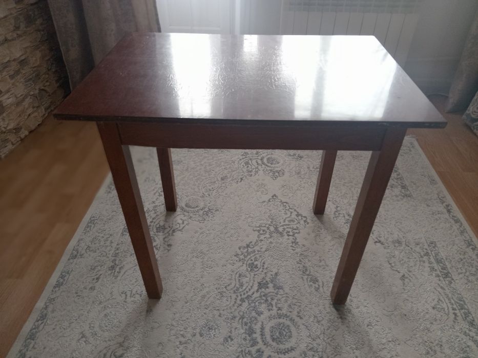 Стол детский, дерево