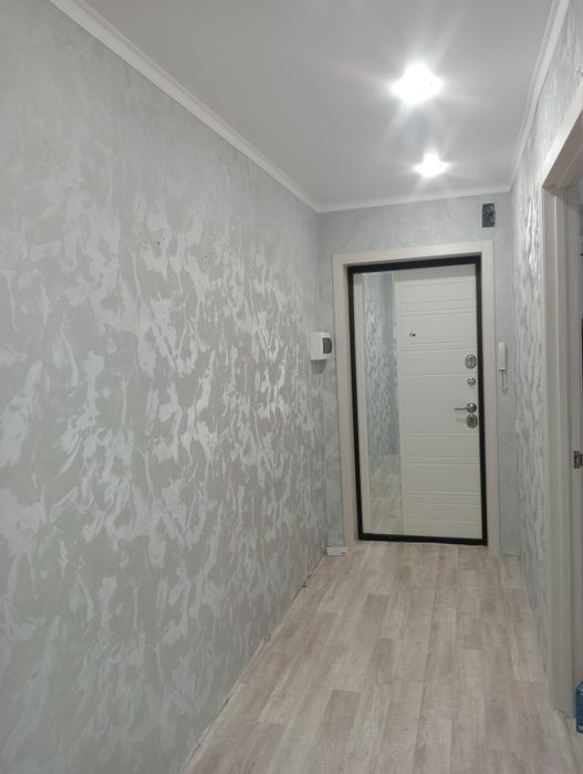 Поклейка обоев, ремонт квартир качественно