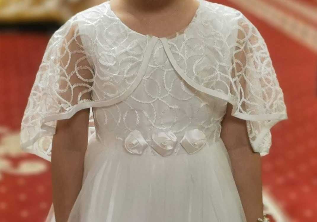 Vand rochita de ocazie cu capă (petrecere, nunta, botez, serbare)