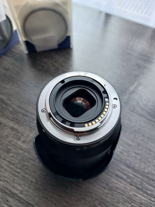 Obiectiv Sony E 18-105mm f/4 G OSS – stare impecabilă + 2 filtre Hoya