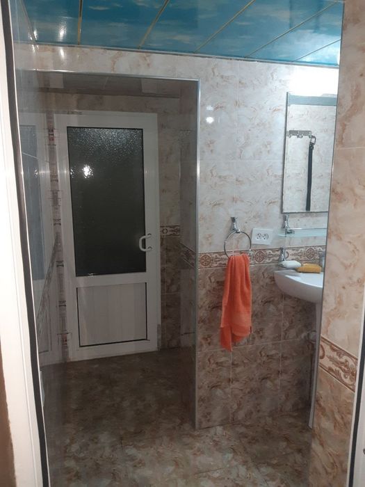 Уй сотилади,  7 сотих, 10 та хона, 3 та санузел