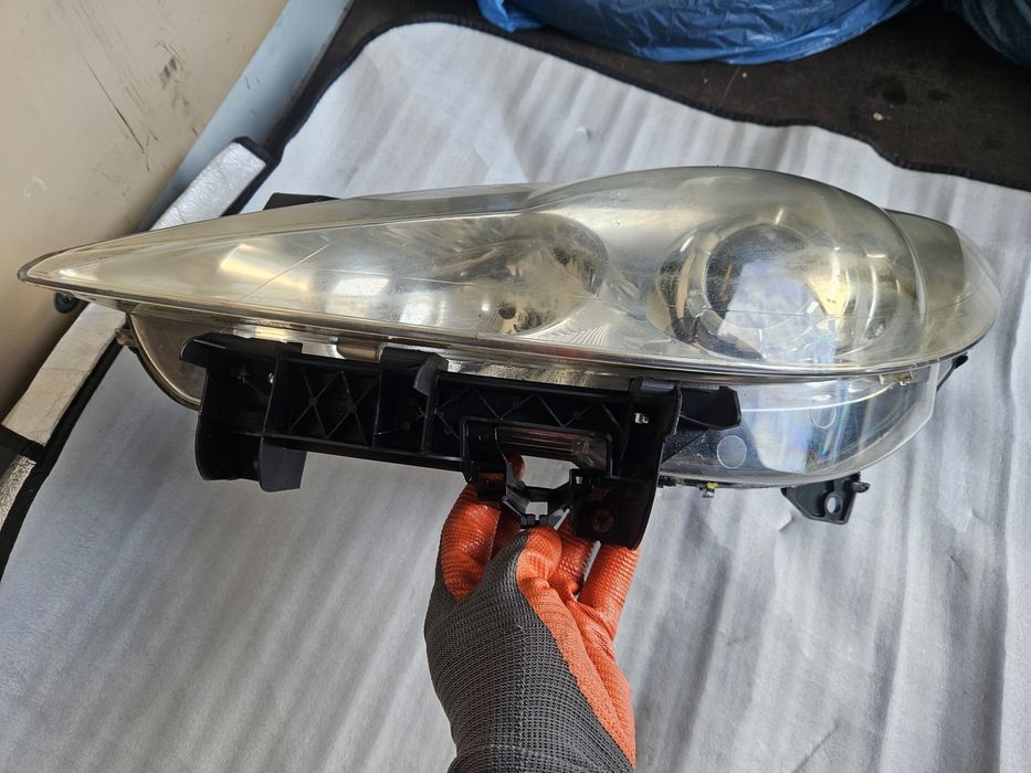 Ляв фар пежо 307 2008г.