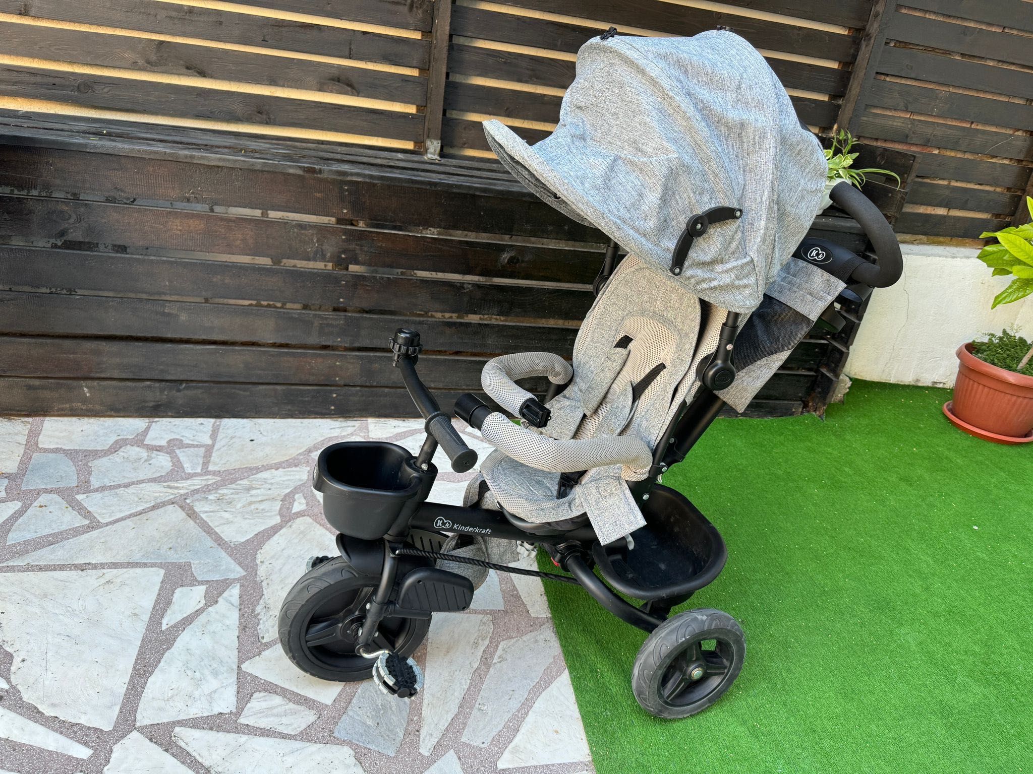 Триколката на  Kinderkraft  – AVEO
