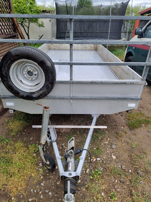 Remorcă axă dublă , 2000 kg.
