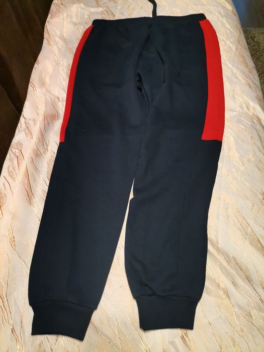 Vand pantaloni pentru bărbați