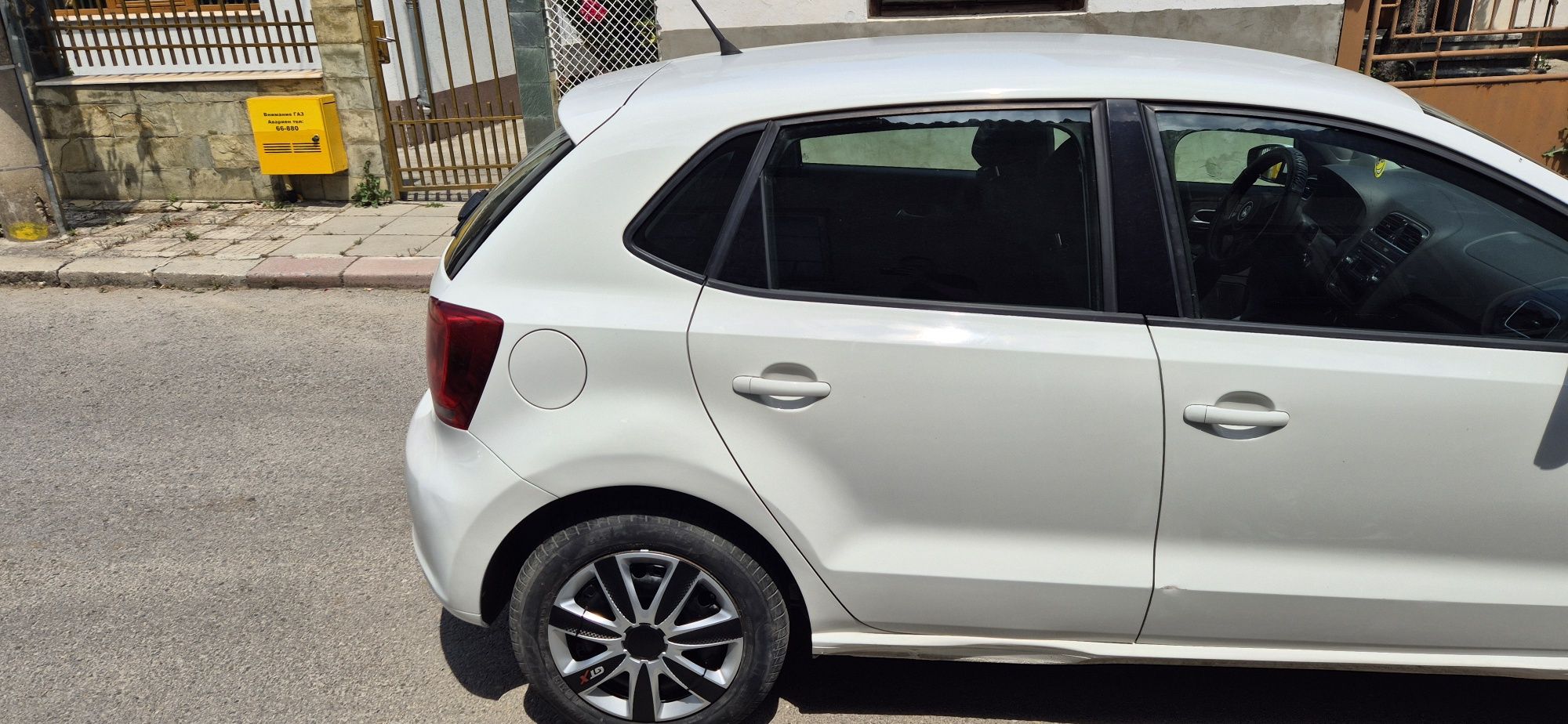 Продавам лек автомобил Volkswagen Polo